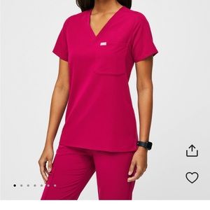 Hot pink figs medium one pocket shirt .